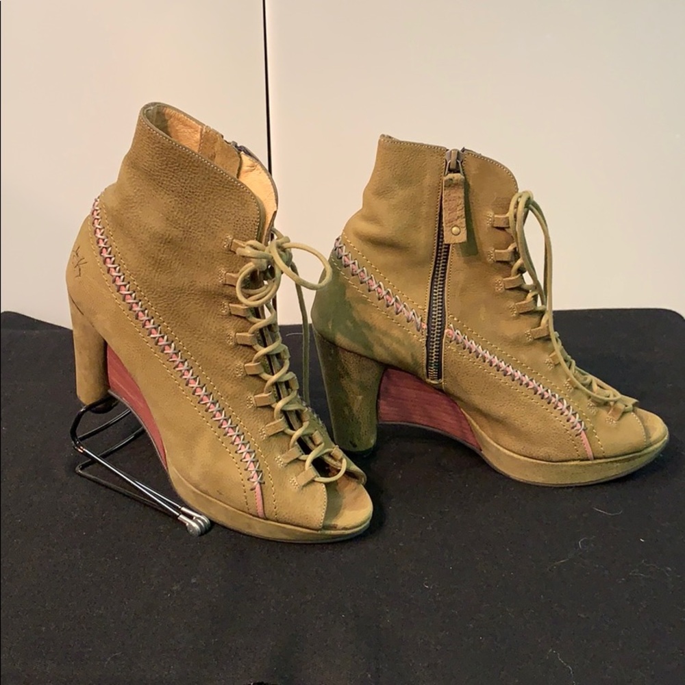 John Fluevog lace up ankle boot